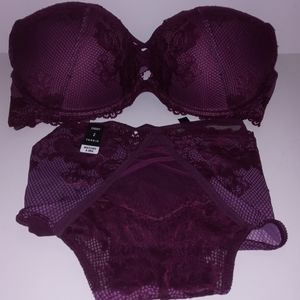 Torrid burgundy lace bra with bonus panties